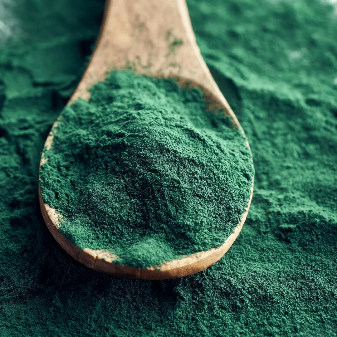 A detox smoothie made with spirulina powder, perfect for heavy metal cleansing.