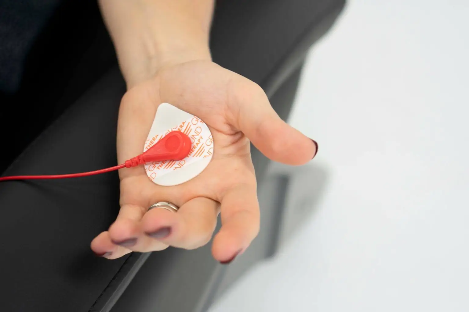 A small device of grounding patches held by a person, serving as a tool for grounding exercises